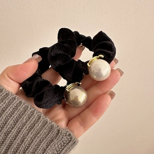 Elegant Black Velvet Scrunchies Large Faux Artificial Pearl Elastic Hair Ties French Vintage Elegant Hair Accessories For Women Daily Commute