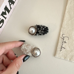 Elegant Tweed Fabric Hair Clips With Faux Artificial Pearl Vintage Alloy Duckbill Side Clips French Style Winter Accessories For Women