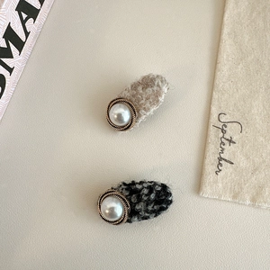 Elegant tweed hair clips set with pearls and gold trim for women's autumn winter style