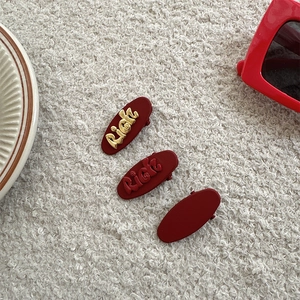 Three-piece set of elegant deep red duckbill hair clips with gold Rich letter accents