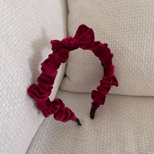 Elegant wine red velvet pleated headband with bow design for women fashion styling