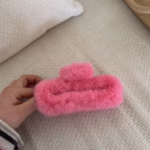 Grande pince à cheveux en peluche rose de 13cm en fausse fourrure pour l'hiver