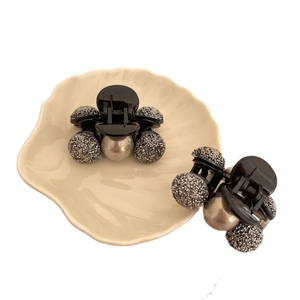 Eleganti mollette nere per capelli con strass argentati e perle dorate per acconciature