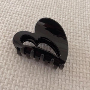Korean Style Heart Shaped Black Glossy PC Hair Claw Clip Minimalist Ins Shark Clip For Women Daily Hair Up Accessories
