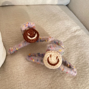 Cute Yarn Wrapped Hair Claw Clip With Crochet Smiling Face Autumn Winter Large Shark Clip Sweet Hair Accessories For Women