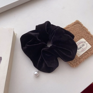 Elegant Velvet Scrunchie With Artificial Pearl Pendant High Elasticity Hair Tie For Women Fashionable Ponytail Holder Daily Headwear