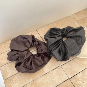 Vintage Elegant Faux Leather Textured Large Scrunchies For Women Pleated High Elasticity Hair Ties Daily Hair Accessories