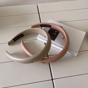 Retro PU Leather Thickened Headband For Women Metal Letter Decorative Wide Sponge Hair Band Korean Style Hair Accessory