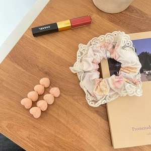 Accessoires Cheveux Coréens Chouchou en Tissu de Dentelle Florale et Pinces à Cheveux en Résine en Forme de Cœur