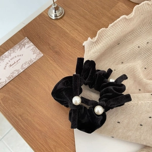 Vintage Black Velvet Scrunchie With Faux Artificial Pearls Elegant Elastic Hair Tie For Autumn Winter High End Hair Accessories