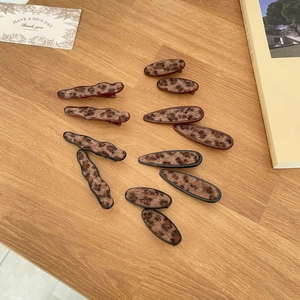 Retro leopard print hair clips set in various shapes with premium faux fur texture
