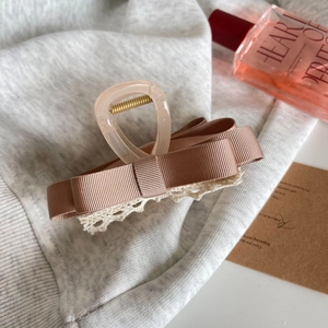 Pince à Cheveux Élégante à Nœud Papillon en Plastique Transparent Résine Avec Décoration en Ruban de Dentelle Accessoires Cheveux Femme