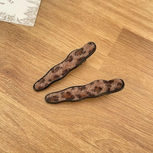 Set of two vintage leopard print hair clips with wavy edges and plush texture