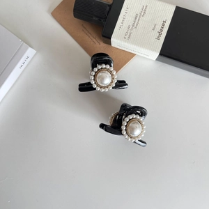 Vintage Baroque Imitation Artificial Pearl Hair Claw Clip Elegant Black Acrylic Small Shark Clip For Women Girls Hair Accessories