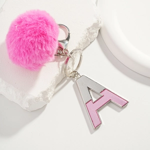 Mignon Porte-clés en Métal Lettre de l'Alphabet Avec Boule de Poils Rose Paillettes Émail Charme de Sac Pour Femmes Sac à Dos