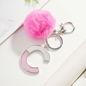 Porte-clés Tendance Pompon en Fausse Fourrure Rose Lettre C Pendentif en Métal Pailleté Bijou de Sac pour Femmes