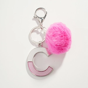 Porte-clés pompon rose avec lettre C pailletée argentée et fermoir mousqueton
