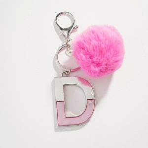Porte-clés pompon en fausse fourrure rose avec pendentif lettre D en métal scintillant