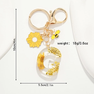 Porte-clés lettre G en résine avec fleurs séchées jaunes et pendentif abeille doré