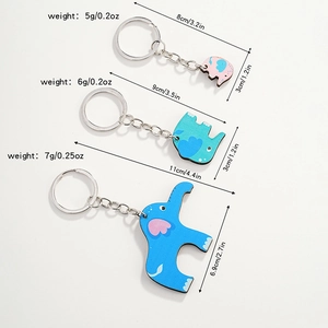 Set van drie schattige houten olifant sleutelhangers in roze en blauw, diverse maten