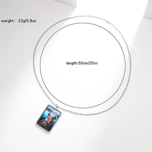 Detail showing weight of 22g and 50cm length for horse pendant necklace jewelry