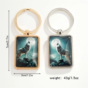 Detailed size specifications for gold and silver wolf pendant keychains with dimensions