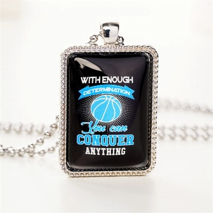 Silberne Basketball-Halskette mit motivierendem Spruch für Sport- und Fitness-Look