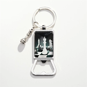 Porte-clés échecs avec ouvre-bouteille et pendentif cavalier en argent poli