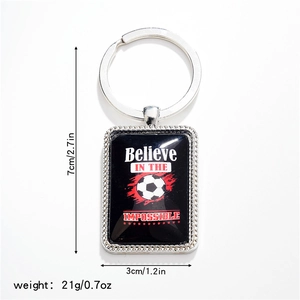 Portachiavi calcio con testo Believe in the Impossible e bordo in metallo intrecciato