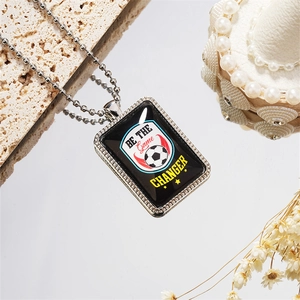 Collana da calcio con scritta Be The Game Changer e ciondolo sportivo nero e argento