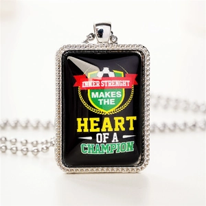 Collana calcio motivazionale con ciondolo rettangolare argento e catena a sfere