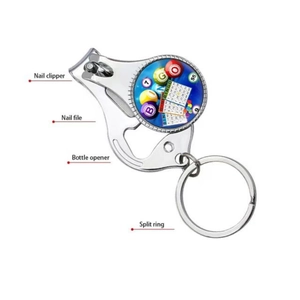 Détail du décapsuleur bingo argenté avec coupe-ongles et porte-clés multifonction