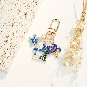 Süßer Pilzhaus und blaue Blume Schlüsselanhänger aus Goldlegierung mit bunten Emaille-Details