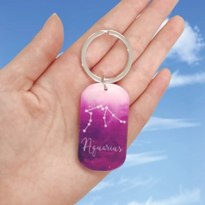 Porte-clés Verseau en acrylique avec carte des étoiles double face sur fond dégradé violet