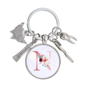Porte-clés dentaire en argent avec brosse à dents et initiale N à motif floral