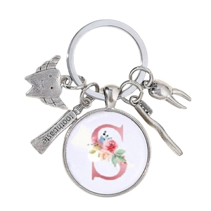 Détails des breloques dentaires en argent avec pendentif lettre S fleurie sur porte-clés