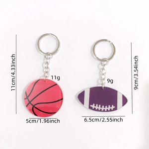 Portachiavi sportivi in acrilico con design basket rosso e football americano viola
