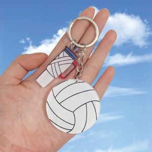 Porte-clés volley-ball en acrylique avec pendentif de sport sur fond de ciel bleu