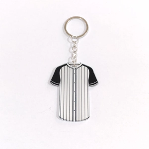 Portachiavi creativo maglia da baseball con strisce bianche e nere e anello in metallo