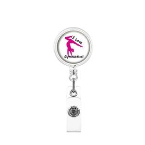 Dettaglio del porta badge retrattile da ginnastica con silhouette rosa e clip in metallo