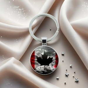 Porte-clés drapeau du Canada avec feuille d'érable noire sur tissu en soie luxueux