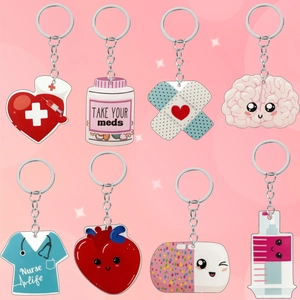 Cartoon 2D Acrylic Medical Nursing Keychain Heart Nurse Hat Stethoscope Syringe Brain Anatomical Heart Nurse Life Bag Pendant Gift