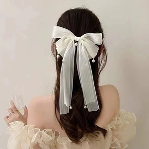 Elegante fermaglio per capelli in organza avorio con nastri lunghi e ciondoli di perle