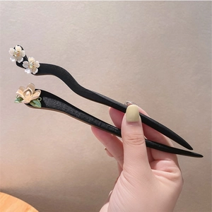 Elegant Korean style floral hair sticks with white petals and black curved wave design