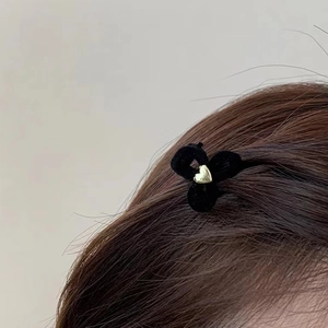 Retro Flocked Velvet Bow Mini Hair Claw Clips For Women Golden Heart Small Bangs Side Clip Elegant Hair Accessories