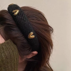 Black knitted sponge headband with golden heart accents for a voluminous hair look