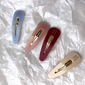 Lot de quatre barrettes à cheveux en acétate faites à la main en bleu, rose, rouge et beige