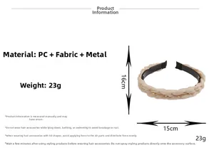 Detaillierte Produktabmessungen und Spezifikationen für das beige geflochtene Stirnband