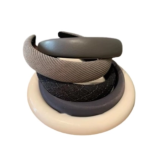 Lot de serre-têtes en cuir gris foncé et éponge pour un effet de volume sur le dessus