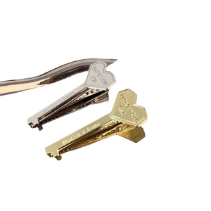 Creative heart-shaped metal hair clips in gold and silver with romantic engravings